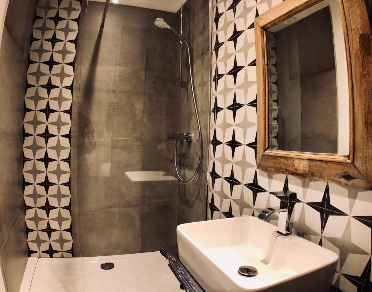 Appartements Entre Provence Et Camargue Tarascon Bagian luar foto